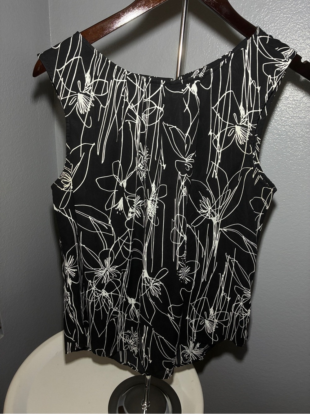 Black & White Floral Sleeveless Women’s Top